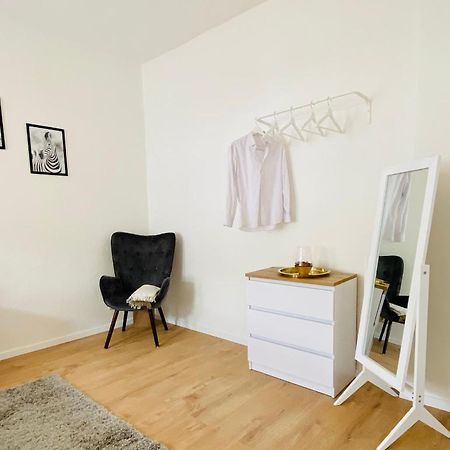 Stilvolles Apartment In Zentraler Lage - Smart-Tv, Queensize-Bett, Altbaustil, Kueche In City-Naehe แอร์ฟวร์ท ภายนอก รูปภาพ