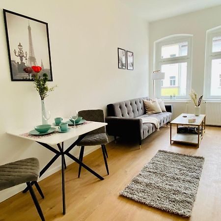 Stilvolles Apartment In Zentraler Lage - Smart-Tv, Queensize-Bett, Altbaustil, Kueche In City-Naehe แอร์ฟวร์ท ภายนอก รูปภาพ