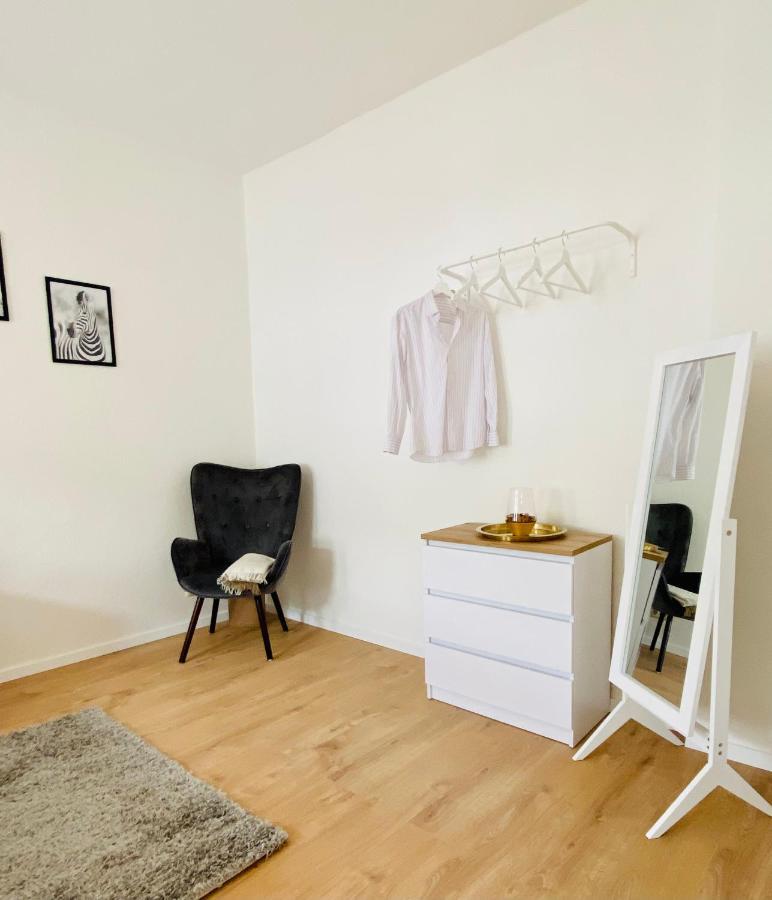Stilvolles Apartment In Zentraler Lage - Smart-Tv, Queensize-Bett, Altbaustil, Kueche In City-Naehe แอร์ฟวร์ท ภายนอก รูปภาพ