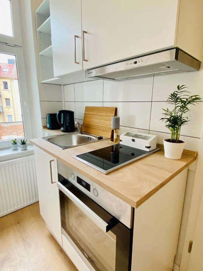 Stilvolles Apartment In Zentraler Lage - Smart-Tv, Queensize-Bett, Altbaustil, Kueche In City-Naehe แอร์ฟวร์ท ภายนอก รูปภาพ